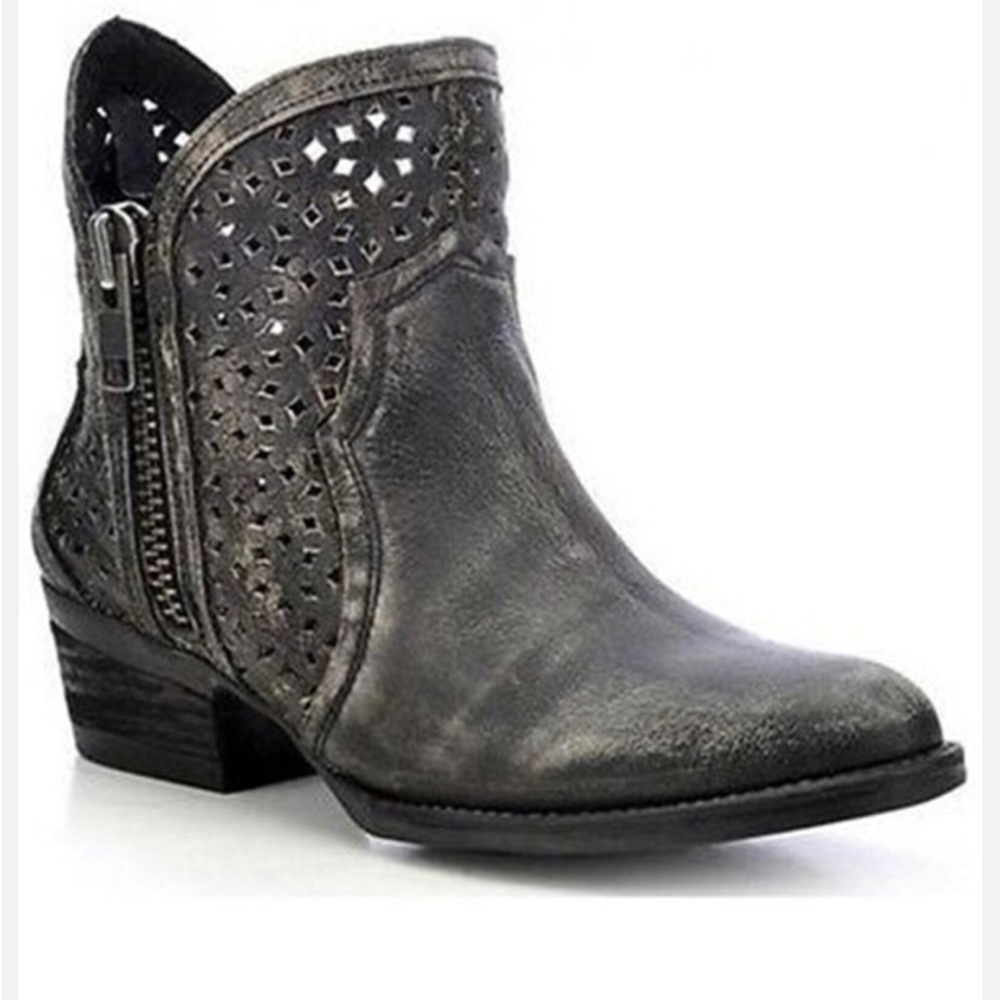 Circle G Black and Gray cutout shortie boots Size 8